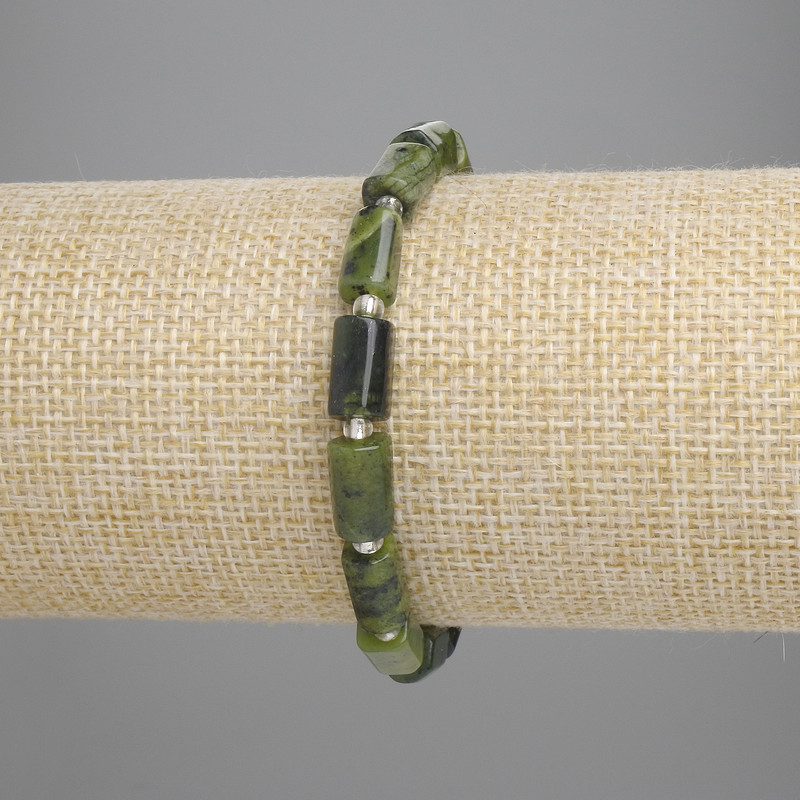 Jadeite Chip Bracelet, 8.5–10×5 mm, 3 mm seed beads, length 18 cm, stretch