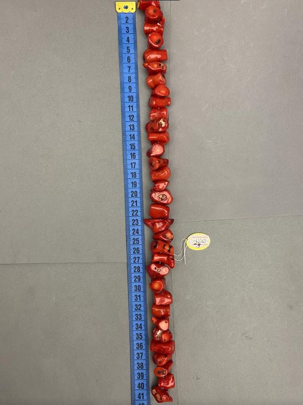 Beads of natural coral, faceted, assorted sizes, diameters ranging from 12×10 to 30×12 mm, weight approx. 242 g, length 40 cm ± on beading thread