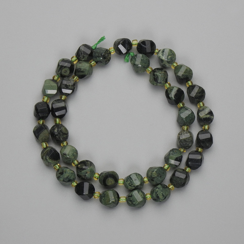 Ocean Jasper beads, faceted diamond-shaped 8x7 mm ±, seed beads 3 mm ±, length 38 cm ± on thread