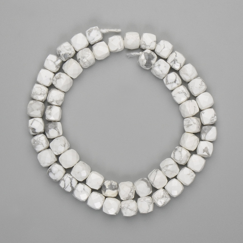 Cacholong Beads, Faceted Cube 7x7 mm, 39 cm Strand