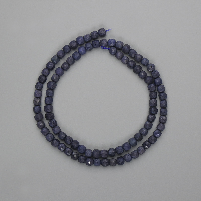 Rough Sapphire Beads, Faceted Cubes 4x4mm, 39 cm on Thread