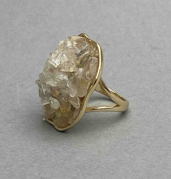 Ring with rutile quartz shard, 30×26 mm ±, in gold-toned metal