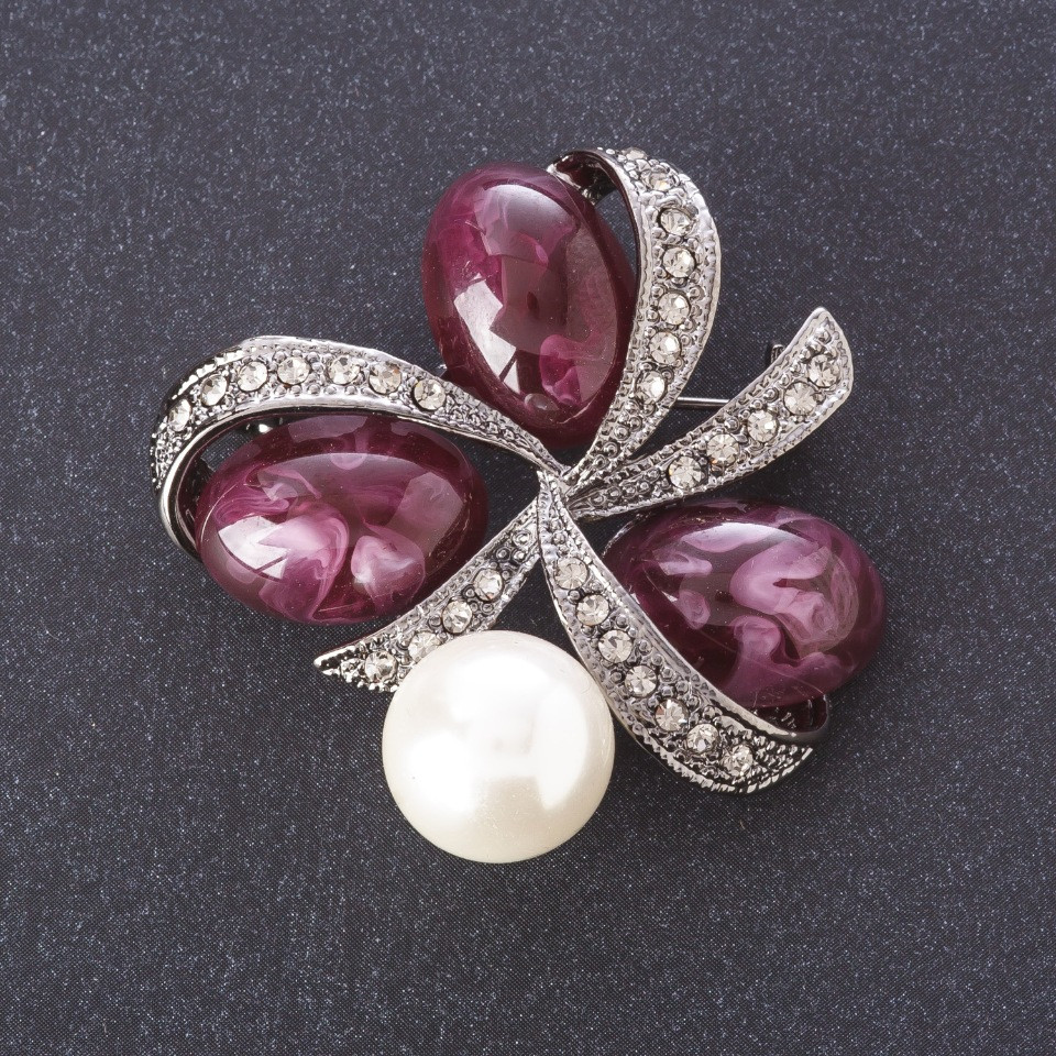 Brooch Burgundy Cabochons in a Pearl Ribbon (artificial), 4.5 cm, metal color 'Silver'