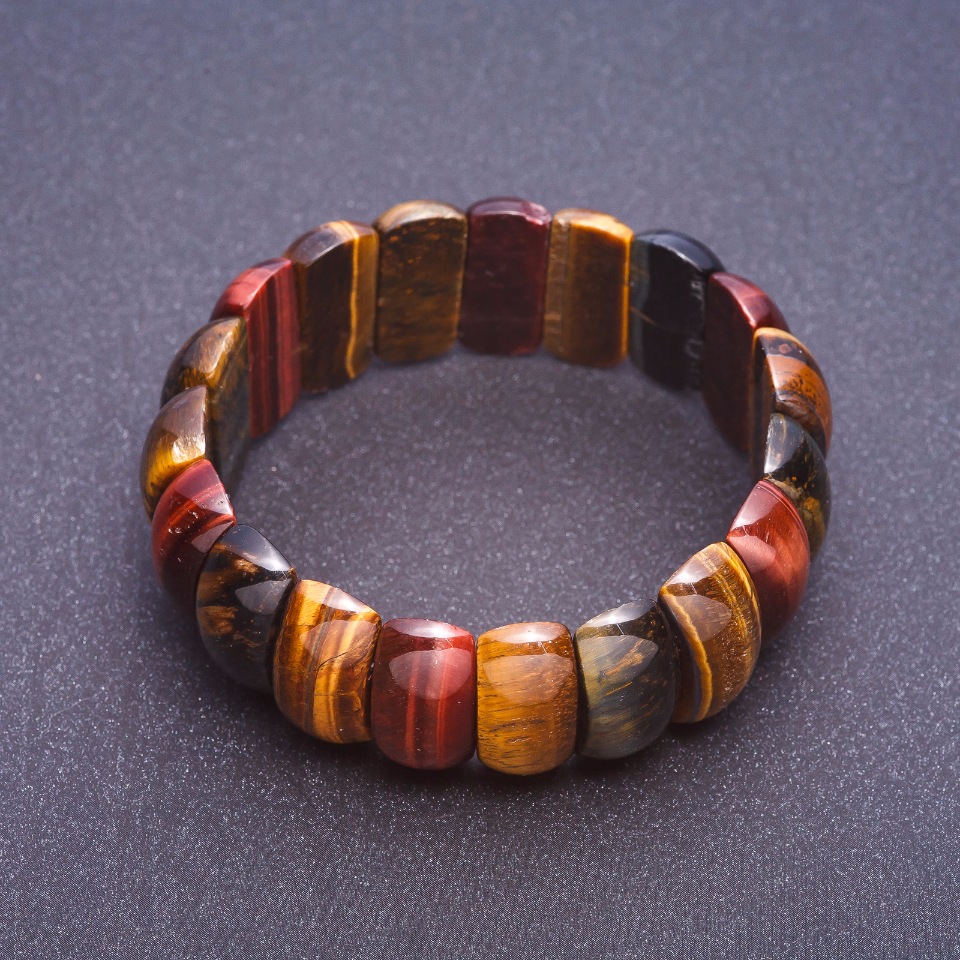Bracelet with Tiger's Eye, Hawk's Eye, and Bull's Eye on elastic, rectangular links 2.5×1 cm