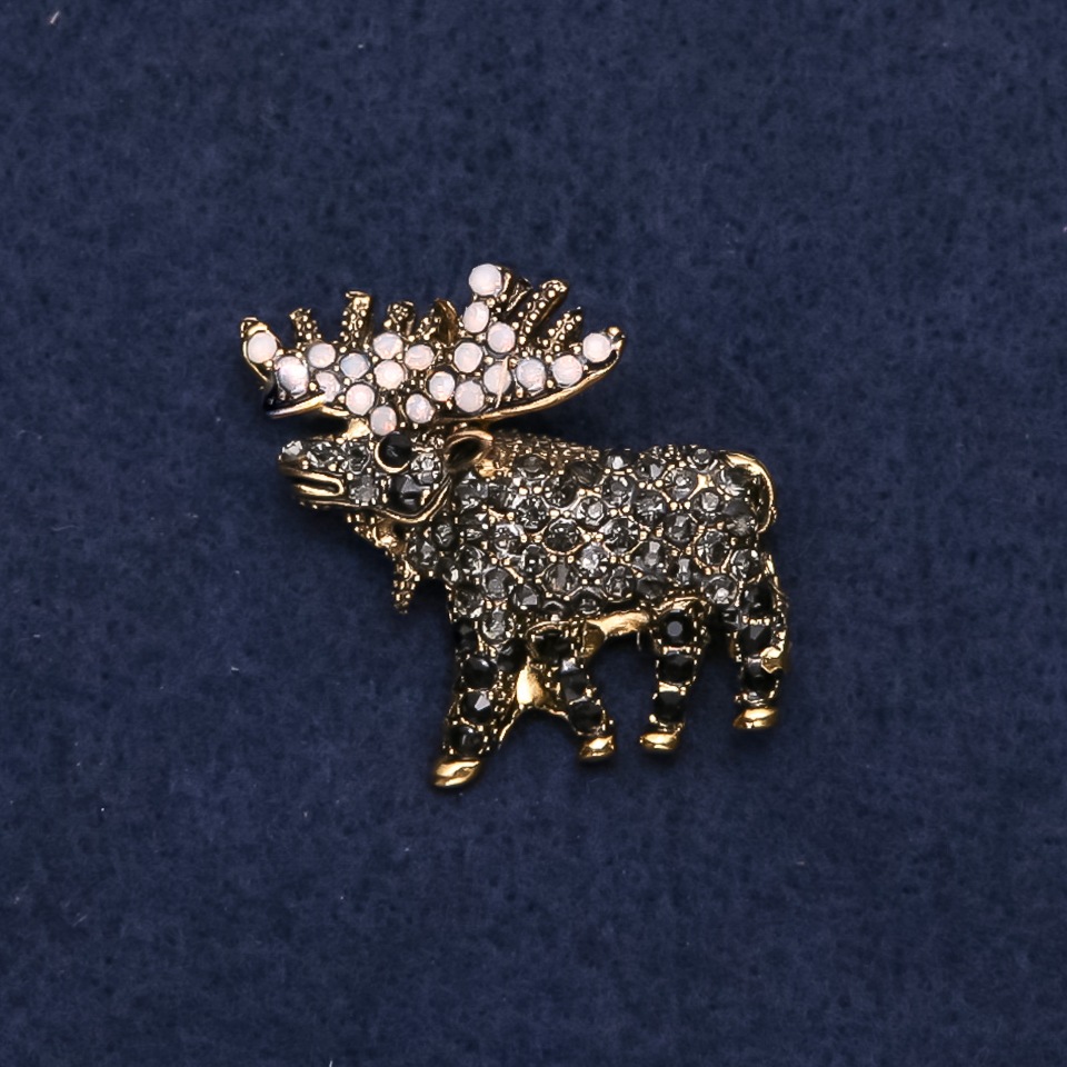 Brooch 'Hunter's Talisman Moose' 3×3 cm yellow metal