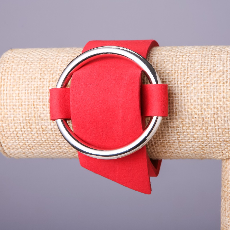 Red felt nubuck bracelet 'Buckle' with silver metal color