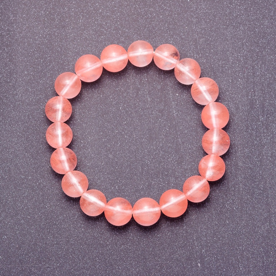 Bracelet with natural chalcedony, smooth bead, 8 mm diameter (+/-), on elastic, circumference 18 cm