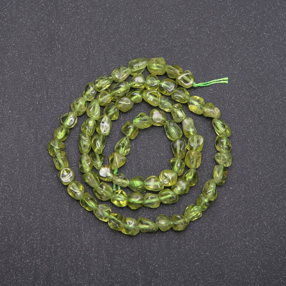 Beads on a thread of natural chrysoprase, faceted, diameter 6x5 mm ±, length 40 cm