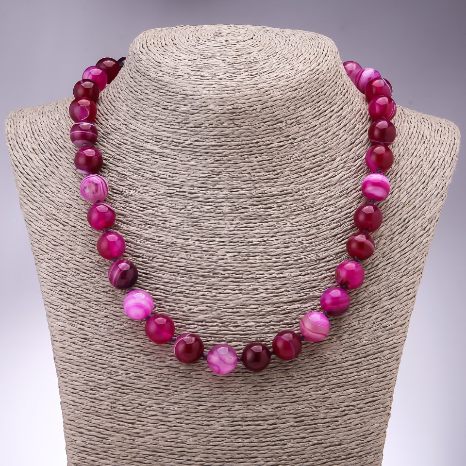 Raspberry agate necklace with smooth beads, 12 mm diameter, 45 cm length