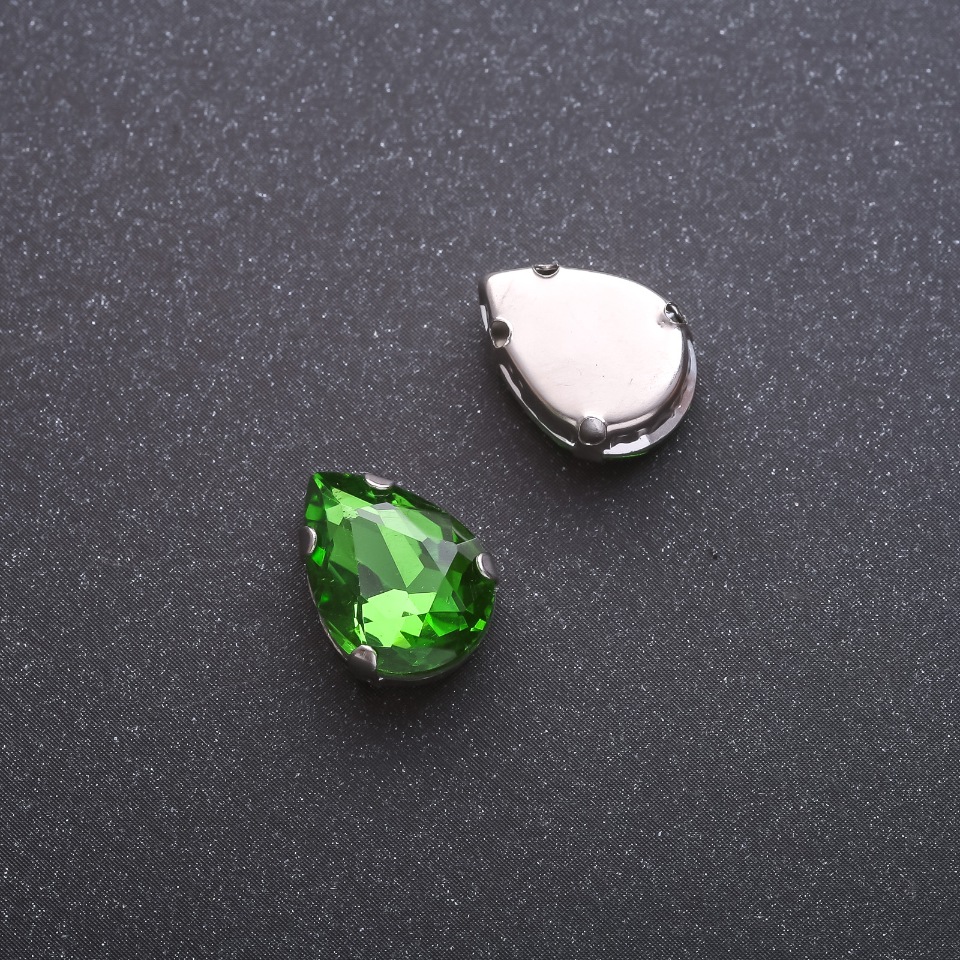 Price per pack /10 pcs. Sew-on crystal in cap teardrop 10x14mm green