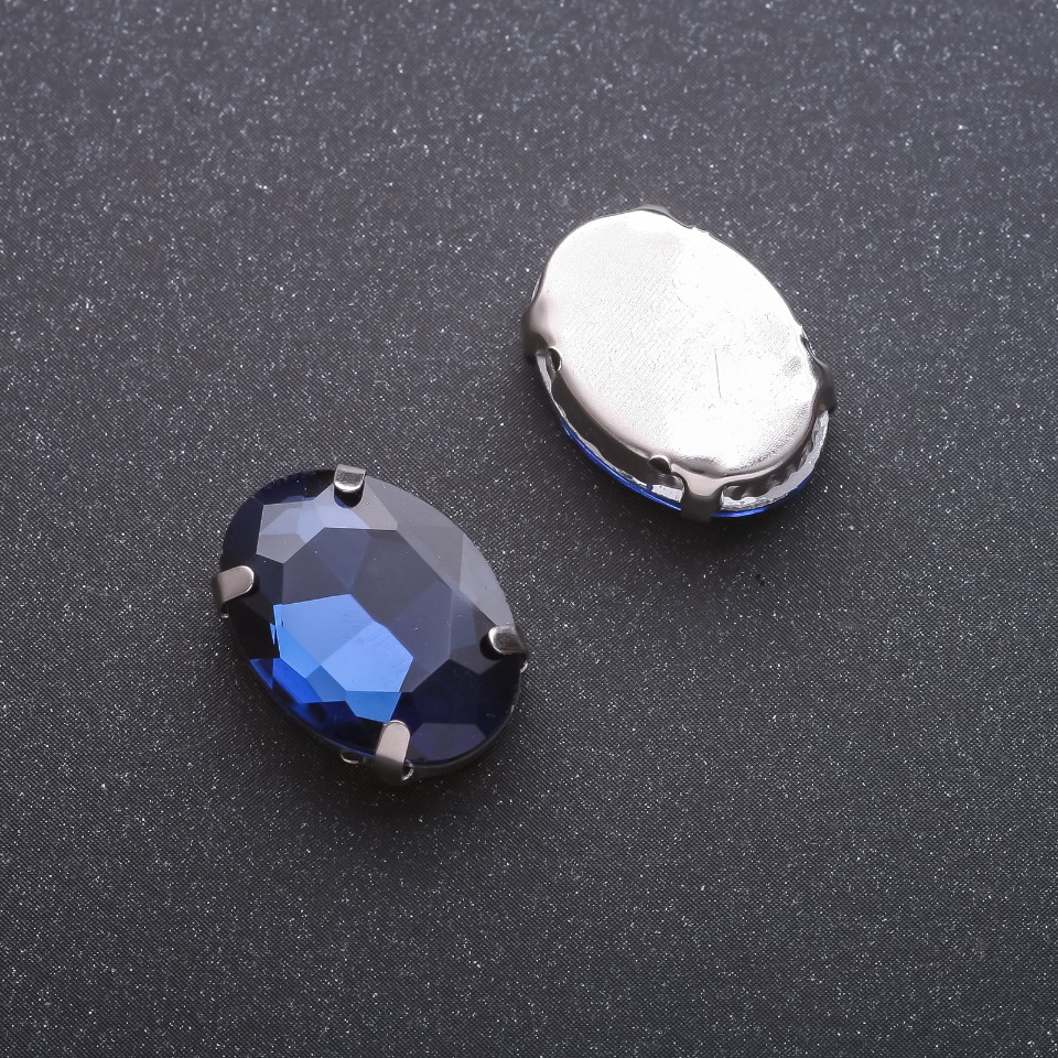 Price per pack / 10 pcs. Sew-on crystal with claw setting, oval 13×18 mm blue