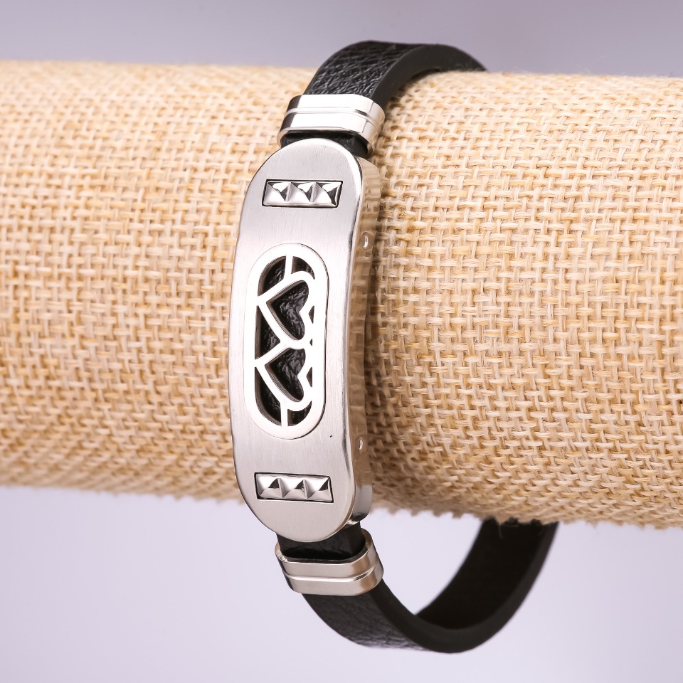 Eco-leather Hearts Bracelet, length 20 cm, thickness 10 mm, color 'Rhodium'