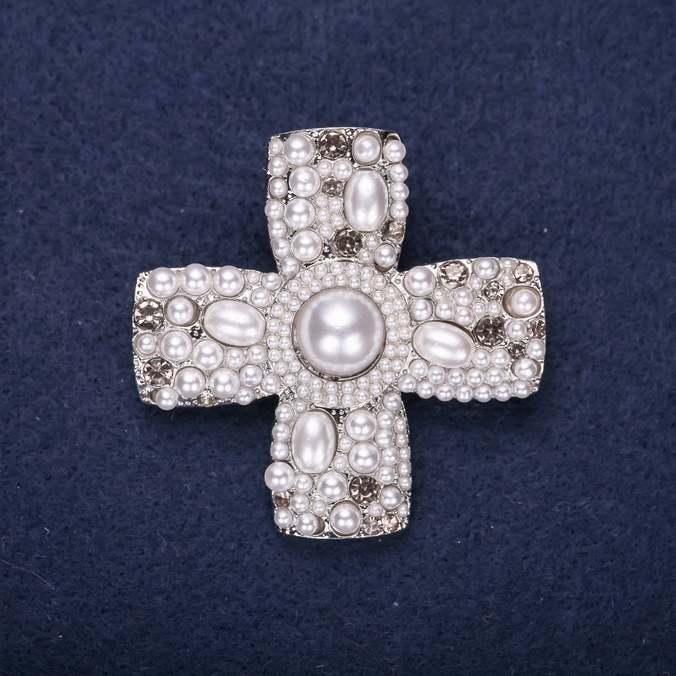 Brooch 'Order of Beauty' Pearl Cross White 47x46 mm Silvery Metal