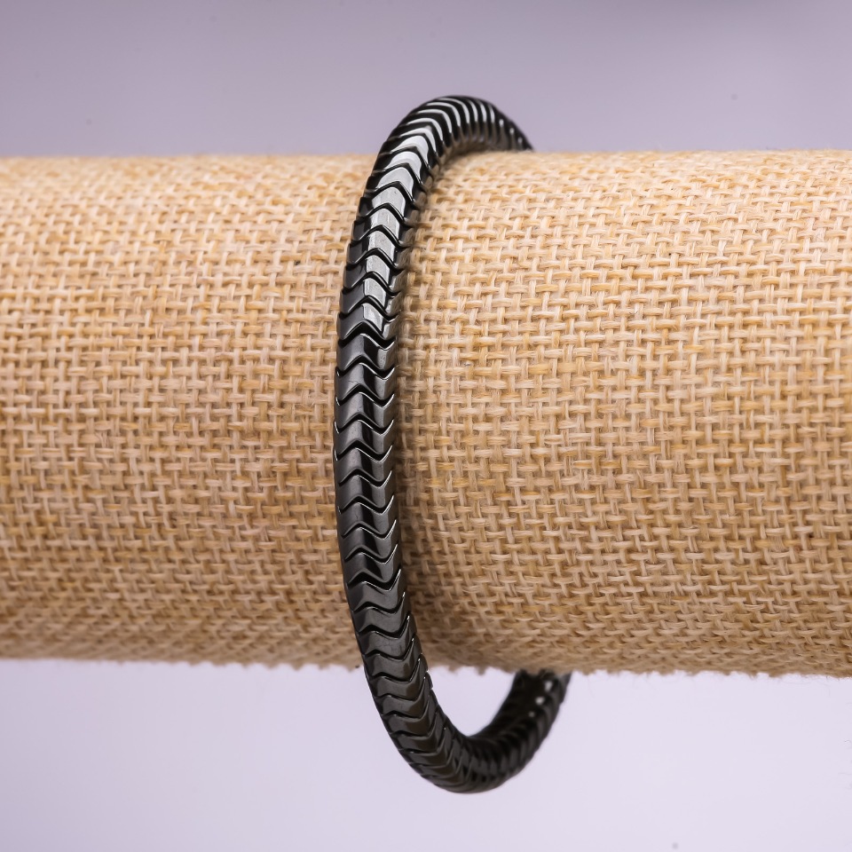 Bracelet with hematite rondelle beads, zigzag-edged round facets, diameter 6x4 mm ±, length 18 cm