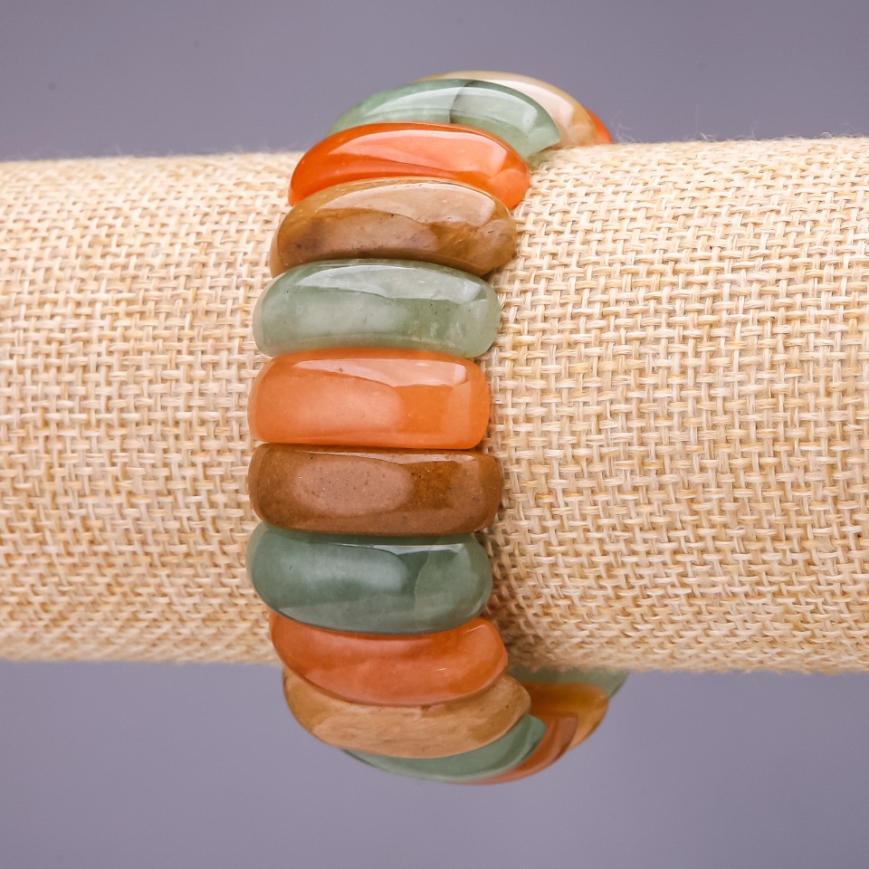 Bracelet with assorted stones, link 25×10 mm, length 18 cm on elastic