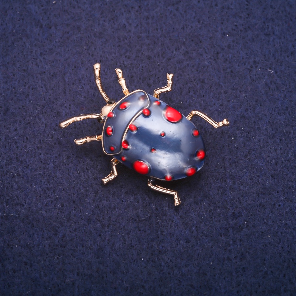Beetle enamel brooch, gold-toned metal 31×35 mm