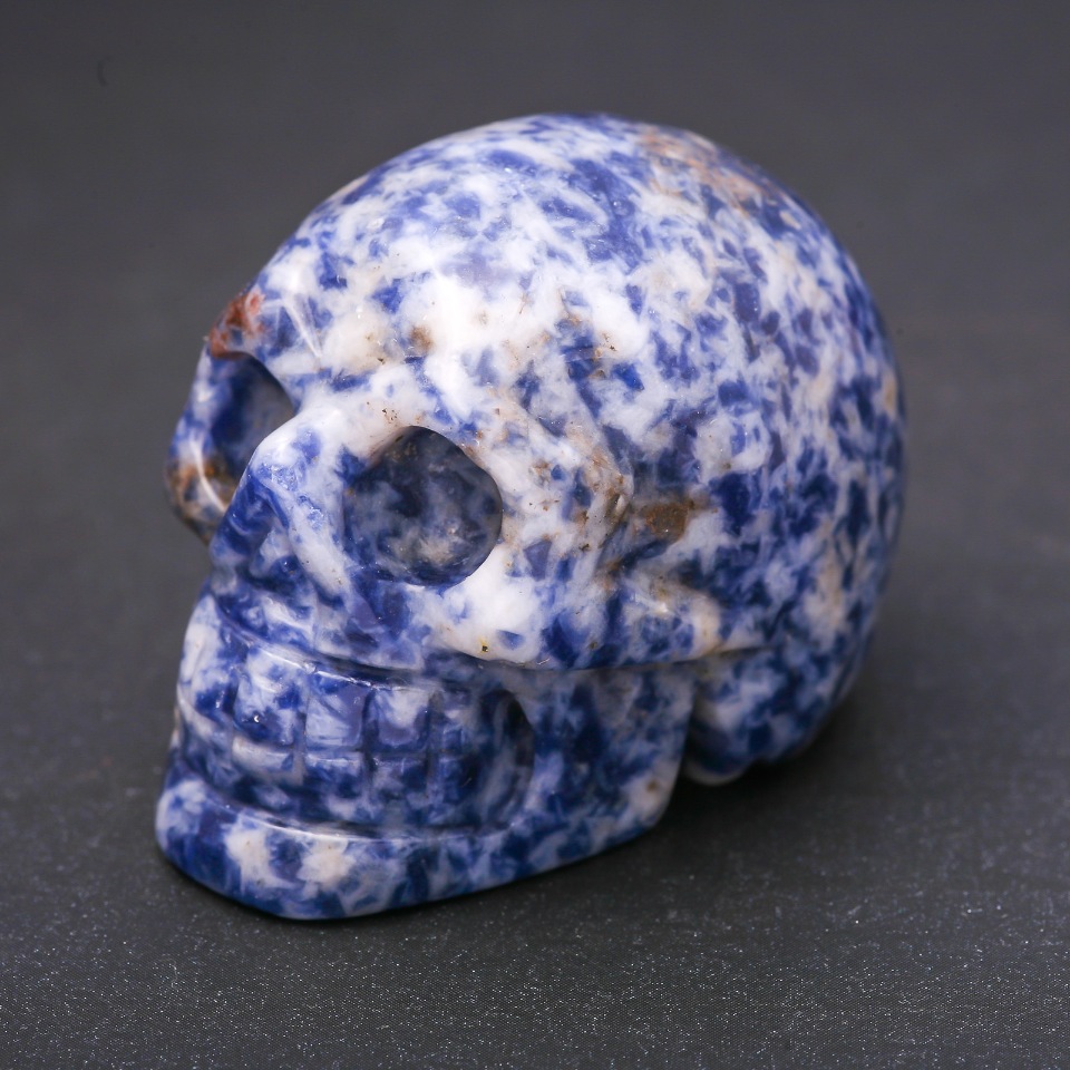 Sodalite natural stone skull 'Yorik' 38x49x34(±)mm
