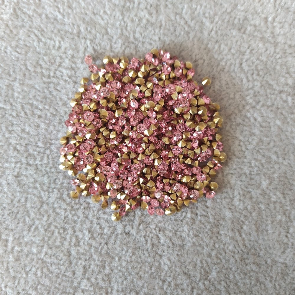 Pink-colored rhinestones, diameter 3 mm (±), pack 4 g (±)
