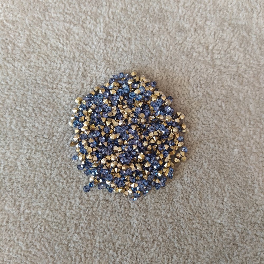 Blue rhinestones, diameter 3.5 mm (±), packaging 4 g (±)
