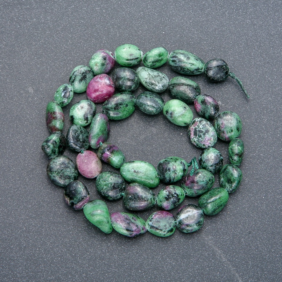 Beads on a string of natural Zoisite, faceted, diameter 10x8 mm, length 41 cm +