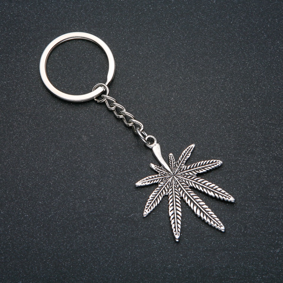 Keychain 'Leaf', diameter 37x48 mm, length 10 cm, silver-colored metal