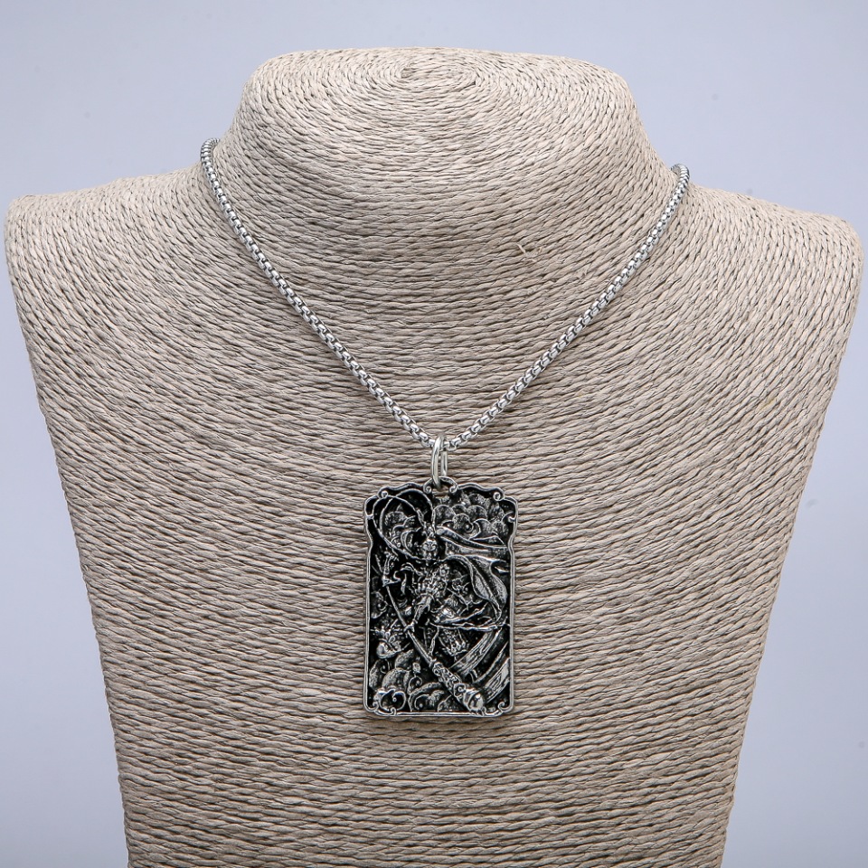 Pendant "Samurai" 62x35mm on a chain, length 70 cm +/- silver-colored metal