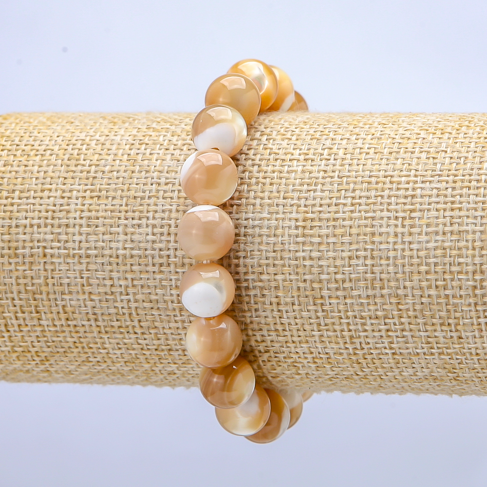 Elastic bracelet with natural beige mother-of-pearl. Smooth bead, 10 mm diameter, 18 cm length.