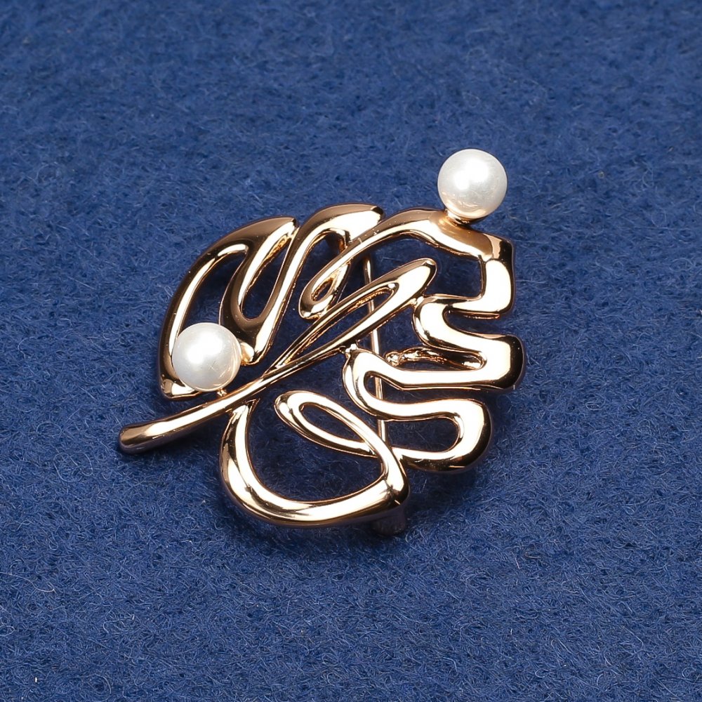 Xuping Brooch with 18K Gold Plating and Pearl Beads 34×26mm +