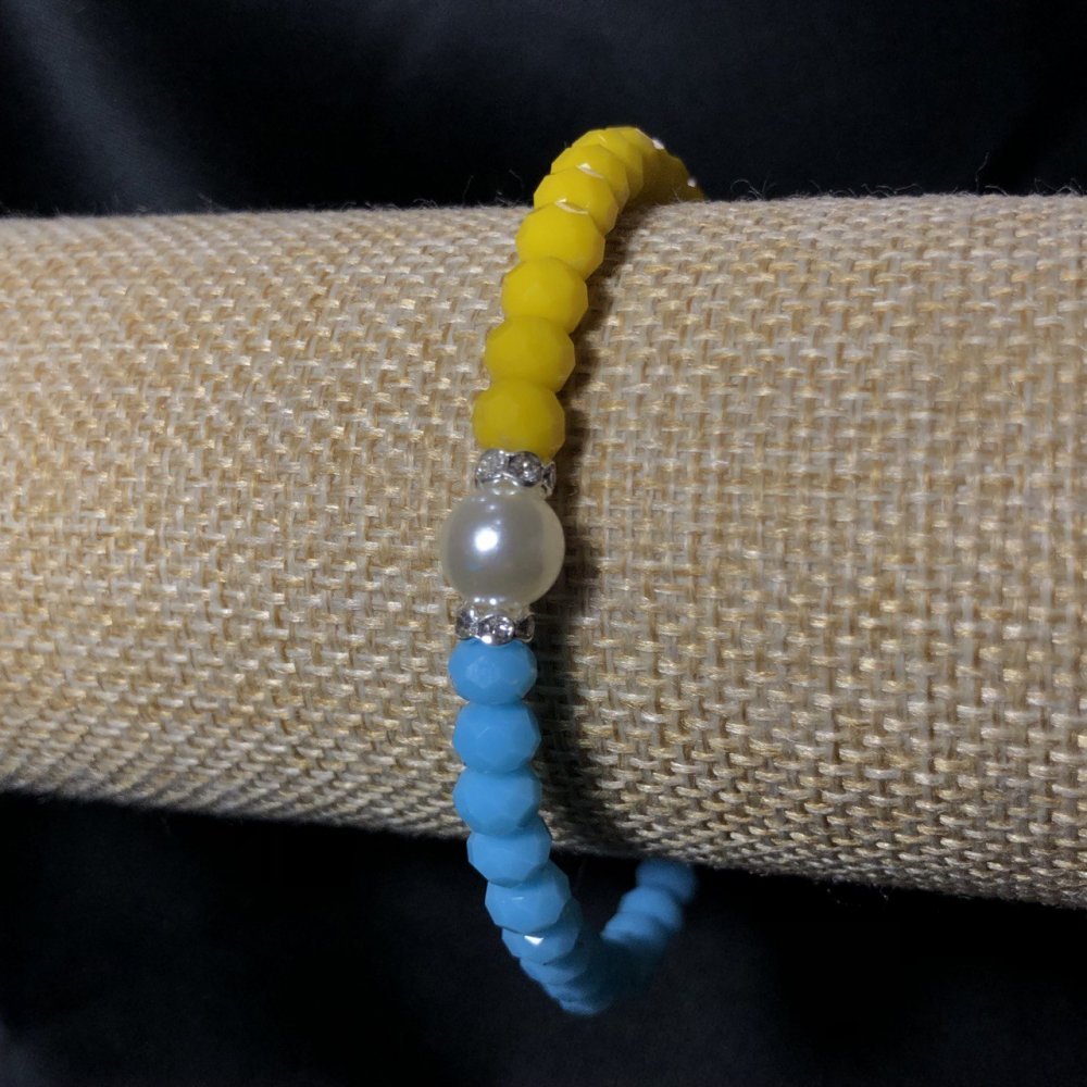 Elastic bracelet with Czech crystal and acrylic 'Ukraine' faceted rondels, diameter 6x4 mm, length 18 cm