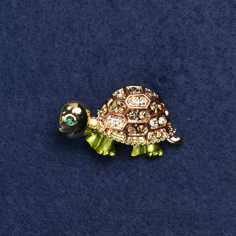 Brooch 'Turtle' gold-tone metal, enamel and rhinestones 40x23mm +