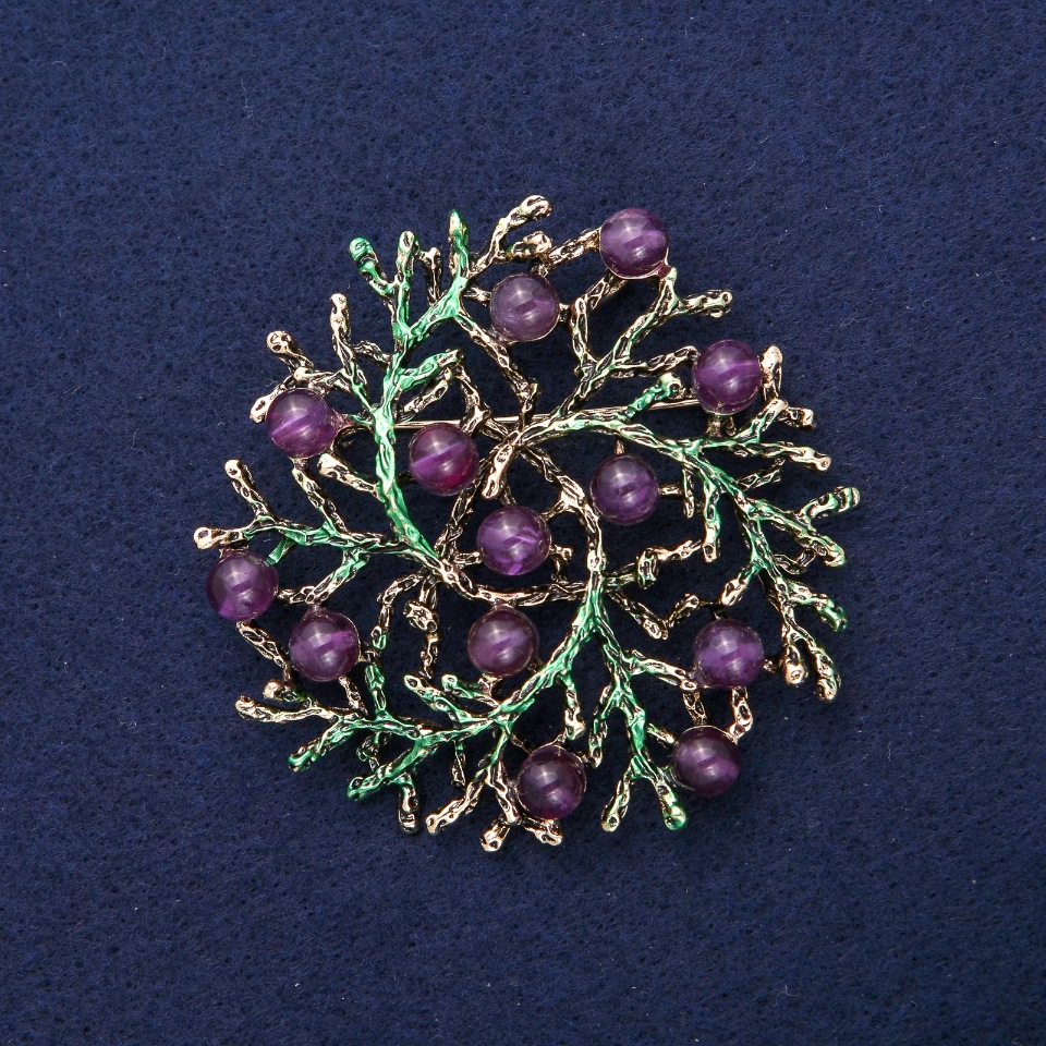 Brooch-pendant 'Sprigs' with natural Amethyst, green enamel, gold-toned metal 60mm