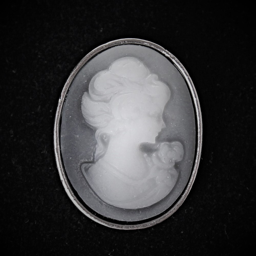 Cameo Brooch 3×2.5 cm