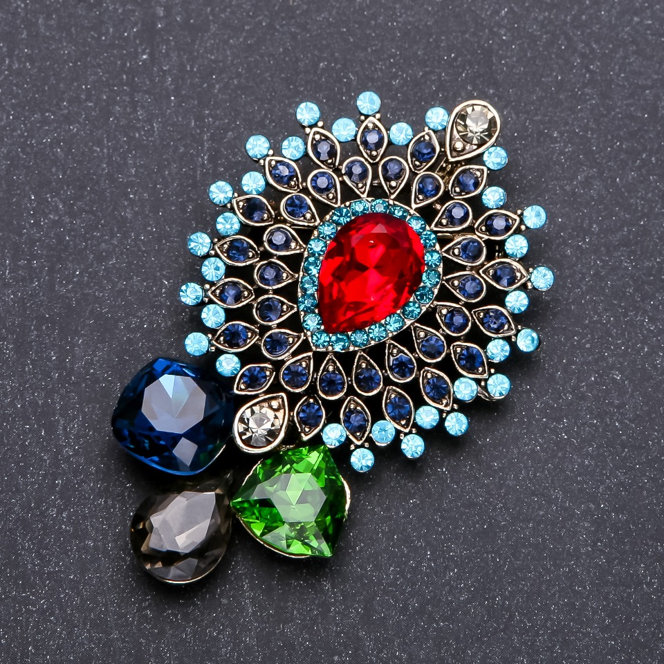 Brooch 'Order of Beauty' with multicolored crystals 60x38mm yellow metal