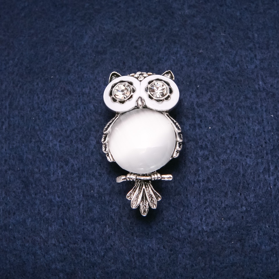 Owl Brooch with Cat's Eye in Silver