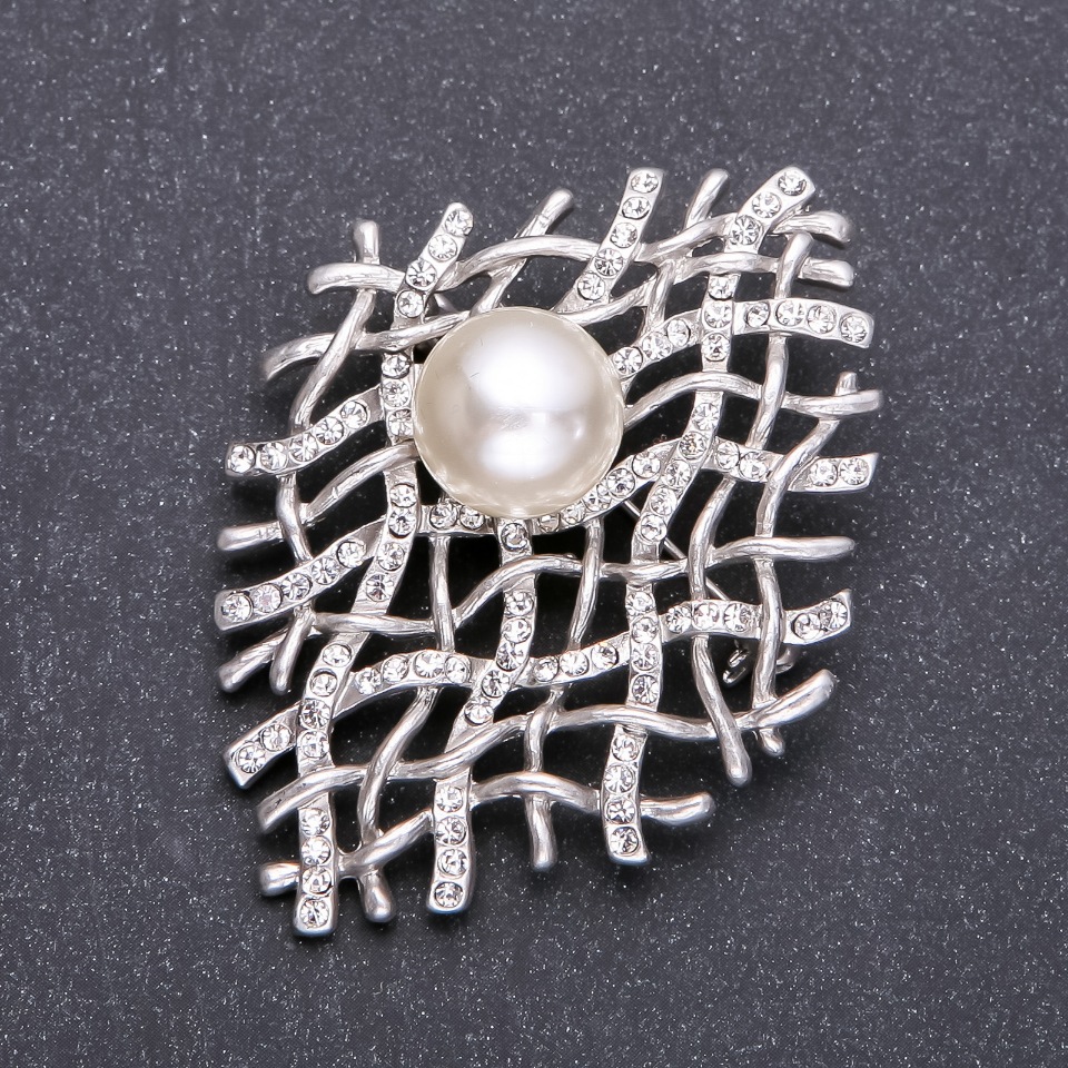 Pearl Brooch in White-Silver Metal Color, 60×45 mm
