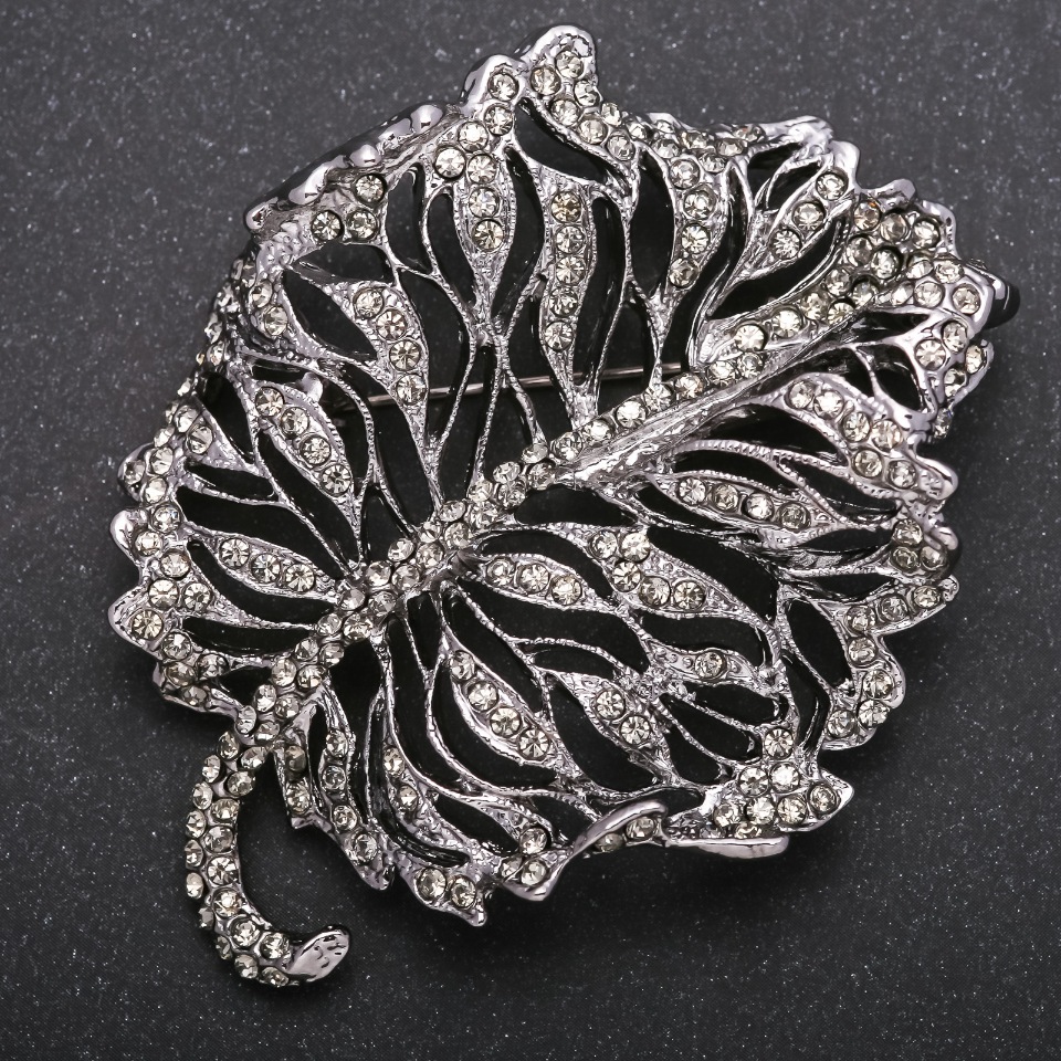 Leaf Brooch in Dark Crystals, metal color 'Dark Silver' 58x72 mm
