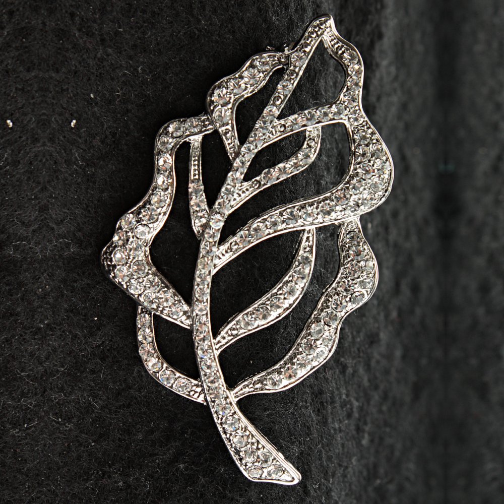 (35/60 mm) Leaf Brooch in Light Metal with Crystals