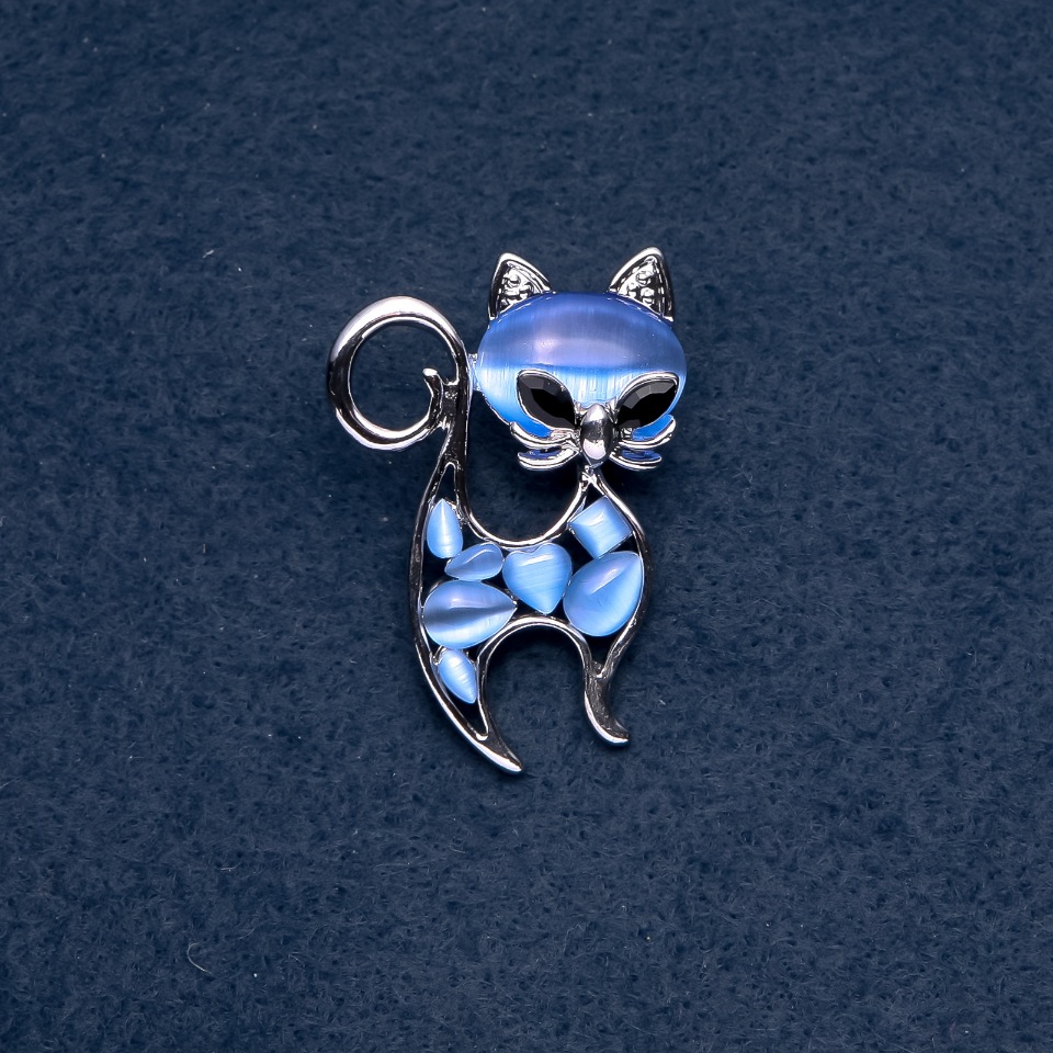 Brooch 'Kitty' Blue Cat's Eye, Silver Metal Color, 30×45 mm