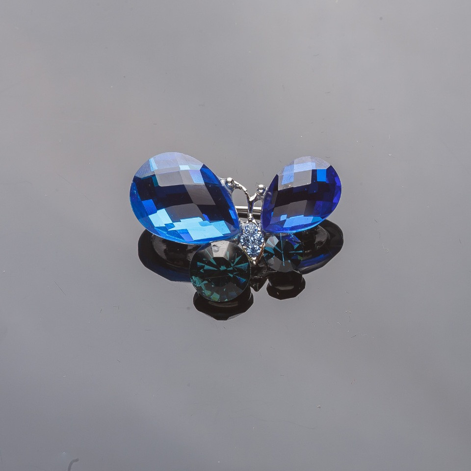 Brooch 'Butterfly' 2.5×3 cm silvery, blue crystals