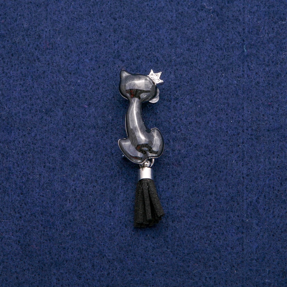 Brooch 'Cat with enamel and a brush-tail' 14 x 50 mm, silver-toned metal