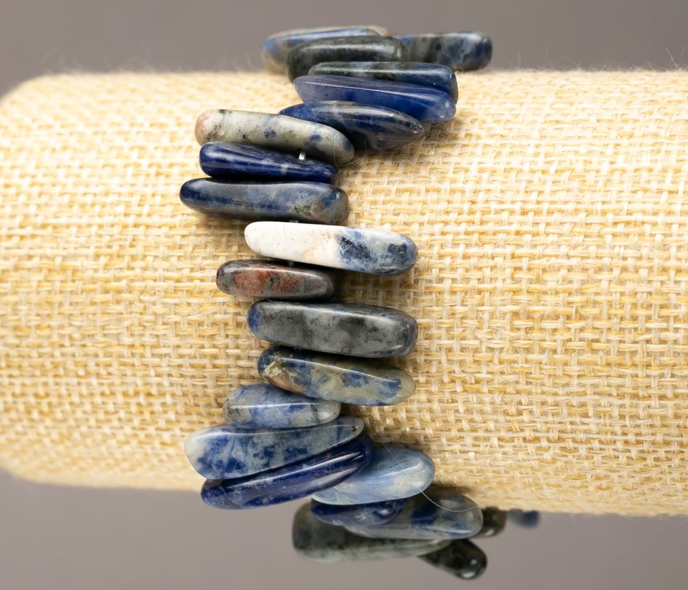 Elastic bracelet of sodalite natural stone chips "needle", diameter 12-23×2-6 mm, length 18 cm +