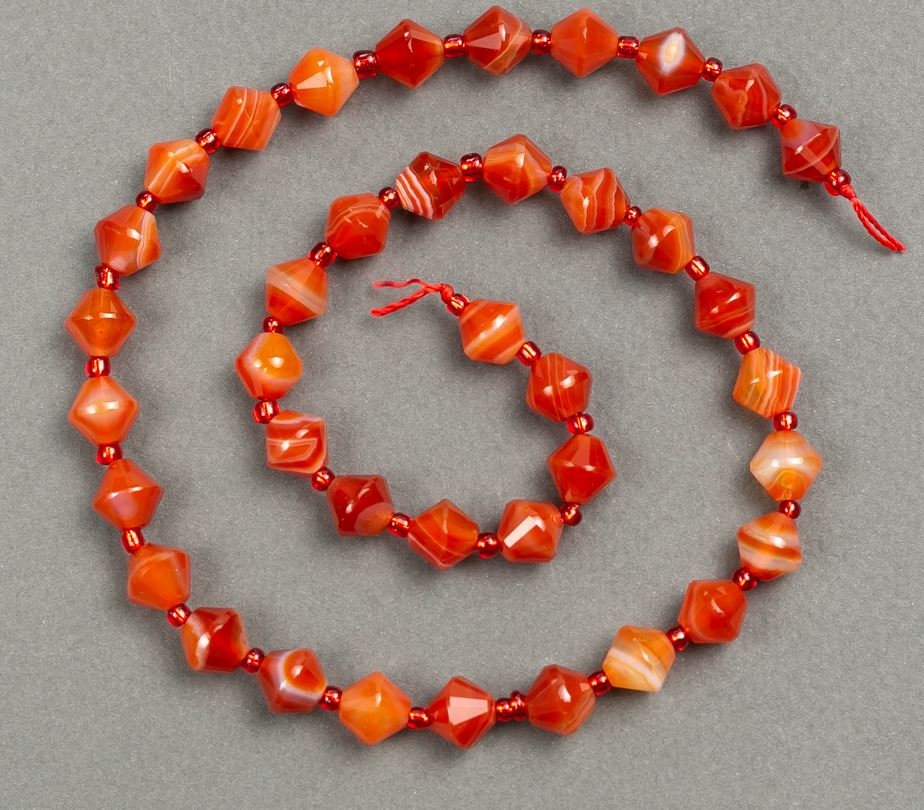 Beads on a string - natural carnelian, faceted diamond 8x8 mm, length 39 cm ± (seed bead insert 3x3 mm)