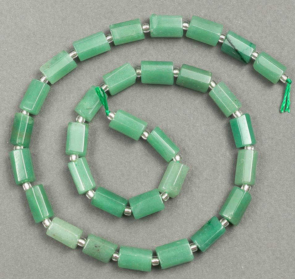 Beads on thread, natural jade, faceted 11x7 mm, length 39 cm +/- (with seed beads 3x2 mm)