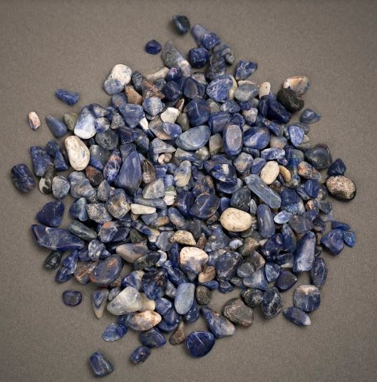 Sodalite hole-free stone chips, d 12×7–7×5 mm, ±100 g