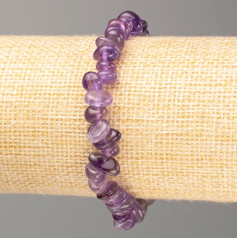 Elastic bracelet with natural amethyst chip, diameter 12×5–7×4 mm, length 18 cm