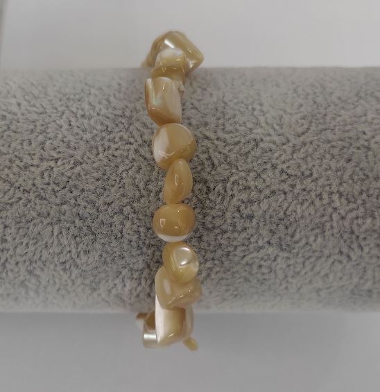 Elastic bracelet with natural beige mother-of-pearl, tumbled, diameter 8×5 mm, length 18 cm