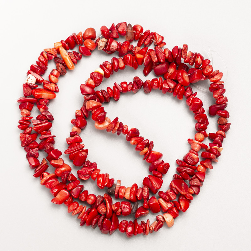 Natural Coral Beads, Chips of Natural Stone on Beading Thread, 7x3 mm Diameter, 80 cm Length