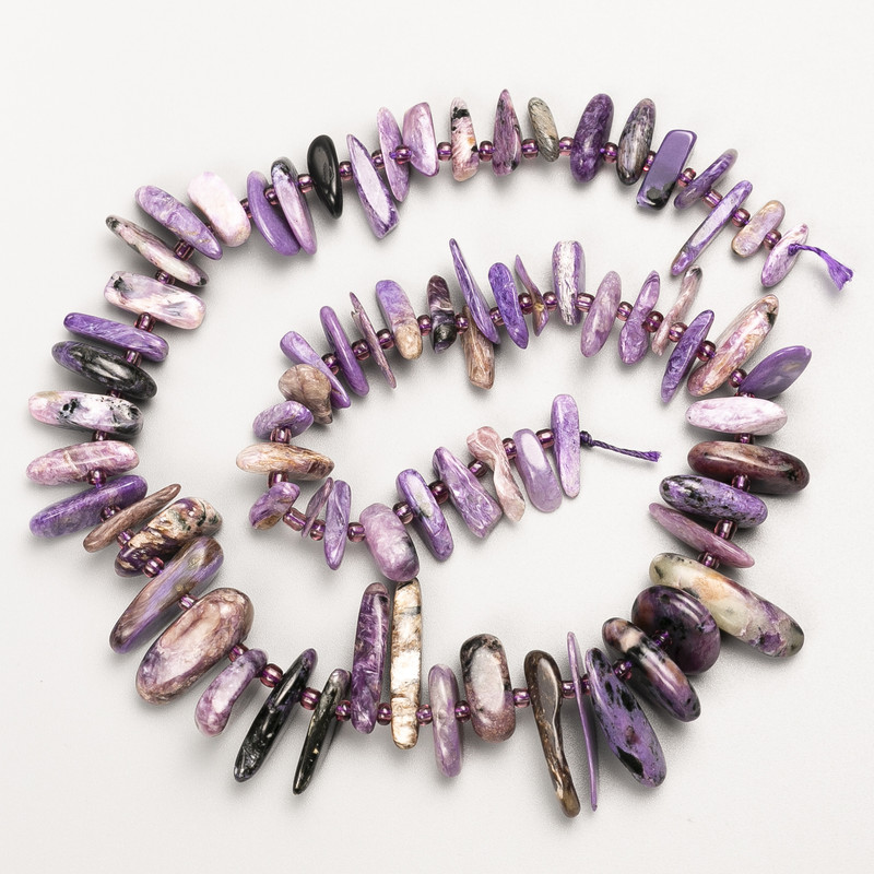 Charoite Beads Natural Stone Chip 'Needle' on Thread, diameter 25x3-12x2 mm +/-, length 41 cm +/- with seed beads, diameter 3 mm