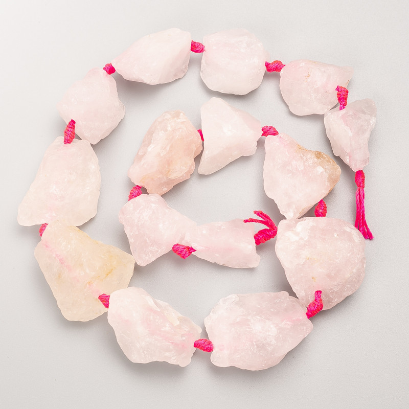 Rose quartz beads, unpolished natural gemstone, faceted on thread, diameter 22–26 mm, length 43 cm