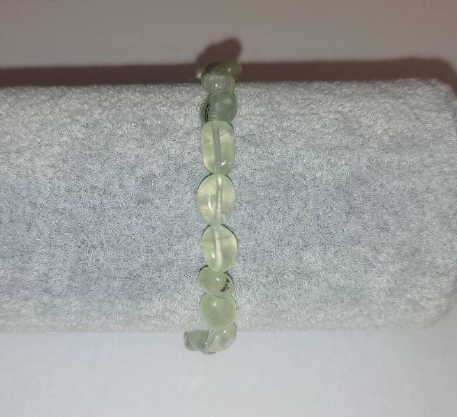 Prehnite bracelet with polishing finish, 7×10 mm diameter, 18 cm length on elastic